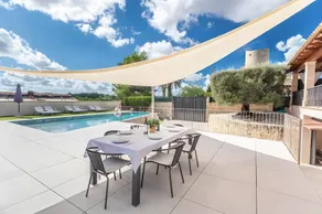 Fully equipped ample villa with jacuzzi, terrace & private pool | Garden view | Perfect for remote work - Image 2