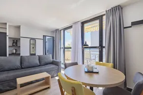 Appartement en copropriété avec piscine et terrasse | Vue ville - Image 2
