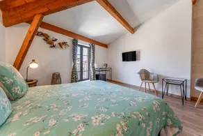 Bed and Breakfast 'Chambre Zen' with Wi-Fi and Air Conditioning - Image 4