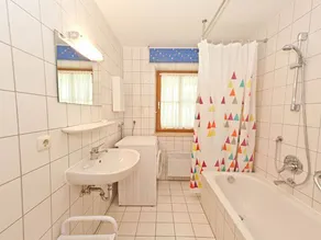 Family-oriented pleasant holiday apartment with garden, barbecue & terrace - Image 5