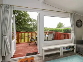 Cottage with garden - Image 3