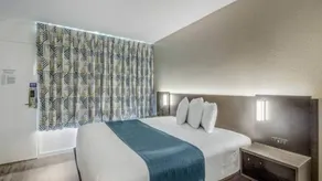 Flat with pool - Image 5