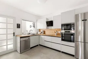 Family-oriented wonderful apartment with barbecue, pool & garden - Image 2