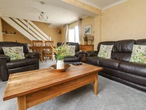 Cottage with garden - Image 5