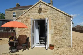 Cottage avec terrasse, barbecue et jardin - Image 4