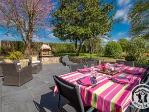 Fully equipped cottage with garden & barbecue - Image 2