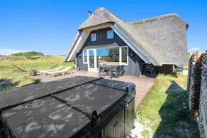 Fully equipped lovely holiday home with hot tub & terrace | Pets allowed - Image 2
