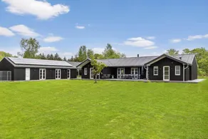 Family-oriented house with terrace, sauna & hot tub | Pet-friendly - Image 2