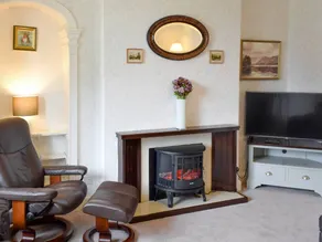 Cottage with garden - Image 3