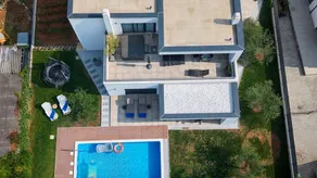 Flat with jacuzzi, pool & garden - Image 3