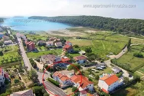 Holiday apartment with garden, terrace & BBQ | Garden view - Image 4