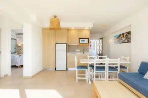 Flat with pool - Image 5