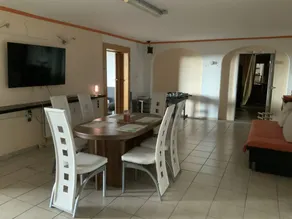 Child-friendly dedicated room with sauna, terrace & barbeque | Garden view | Pets allowed - Image 3