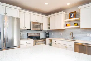 Modern, clean condo close to everything & beach - Image 3
