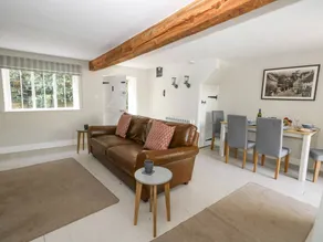 Fully equipped lovely cottage with garden | Pet-friendly - Image 4