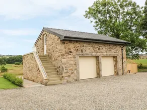 Cottage with jacuzzi & garden - Image 3