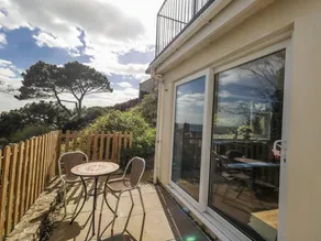 Cottage with garden - Image 3