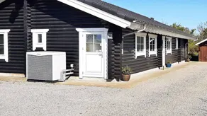Holiday home with hot tub, garden & sauna - Image 3