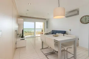 Apartment 'Super Beach 2' with Sea View, Balcony and Wi-Fi - Image 5