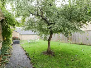 Cottage with garden - Image 3