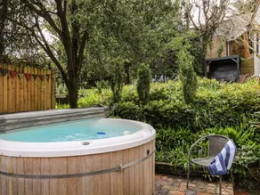 Cottage avec jacuzzi et jardin - Image 3