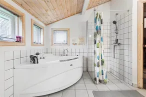 House with jacuzzi, sauna & terrace - Image 3