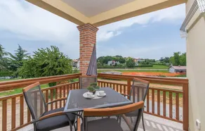 Family-friendly apartment with terrace, barbeque & garden - Image 4