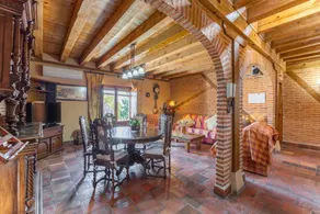 House with hot tub & garden - Image 4