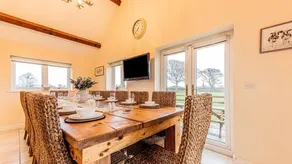 Fully equipped house with garden - Image 2