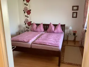 Holiday apartment with garden - Image 4