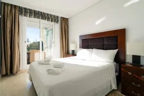 Apartment with pool & terrace - Image 4