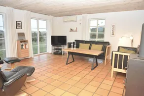 House with terrace, sauna & BBQ - Image 4