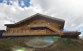 "Borderan" Apartment with Mountain Views, Jacuzzi, Balcony, and Wi-Fi - Image 3