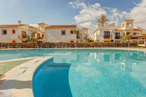 Flat with pool, garden & terrace - Image 3