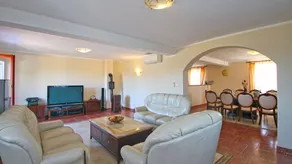 House with jacuzzi, pool & BBQ - Image 4