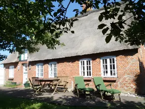 Holiday home with terrace & garden | Garden view - Image 3