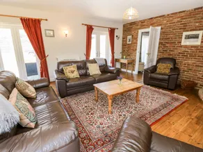Cottage with garden - Image 4
