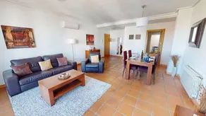 Appartement de vacances adapté aux familles avec jardin et piscine - Image 3