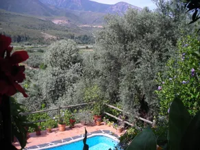Holiday home with garden & pool - Image 3