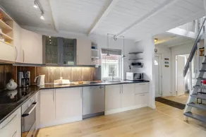 Holiday home with terrace, hot tub & garden | Sea view - Image 5