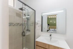 Private room | Next to Triana | City view - Image 5