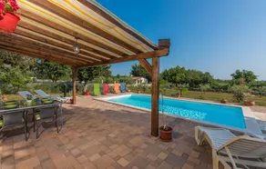Casa vacacional con jardín, piscina privada y terraza - Image 4