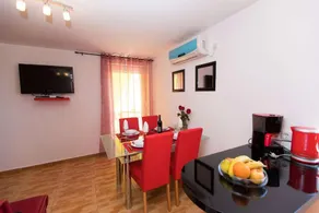Wonderful flat with jacuzzi, pool & terrace | Garden view | Pets are welcome - Image 5