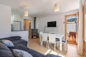 Family-friendly holiday home with garden, fast internet & terrace | Mountain view | Suitable for remote work - Image 3