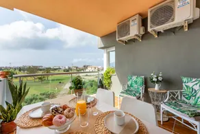 Apartment with terrace, pool & garden - Image 5