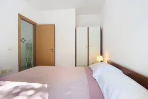 Appartement de vacances convivial et familial avec piscine et barbecue | Vue jardin | À côté de la plage | Avec animaux bienvenus - Image 5