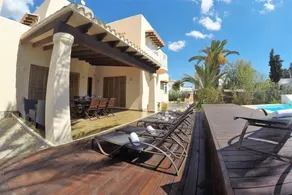 Fully equipped villa with terrace, BBQ & private pool - Image 3