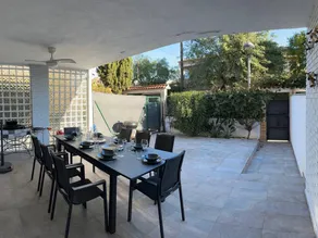 Casa vacacional con barbacoa, jardín y piscina - Image 3
