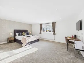 Apartment with garden - Image 4