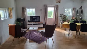 Holiday home with terrace & garden - Image 3